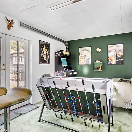 3 Bedroom Cozy In Vakantiehuis Ulfborg