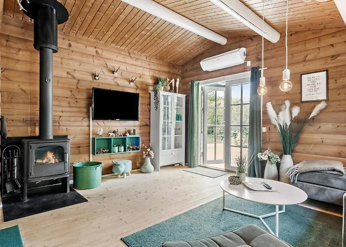 3 Bedroom Cozy In *