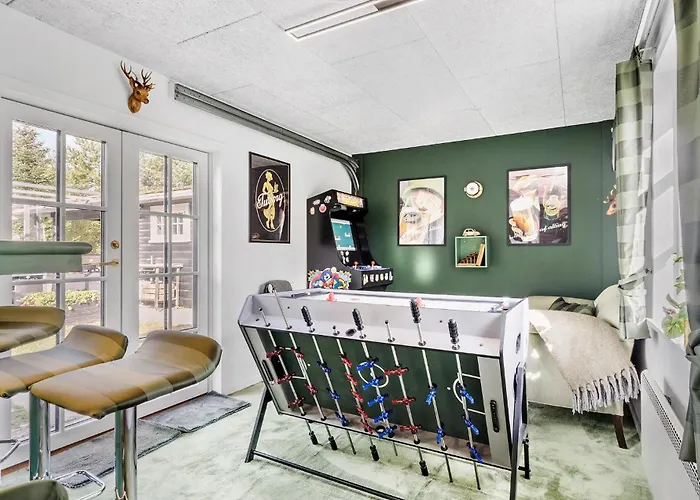 3 Bedroom Cozy In Vakantiehuis Ulfborg